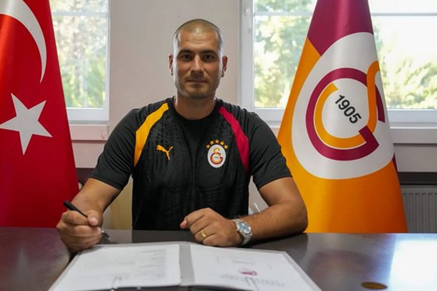 Eren Derdiyok 10 sene sonra Galatasaray’a geri döndü