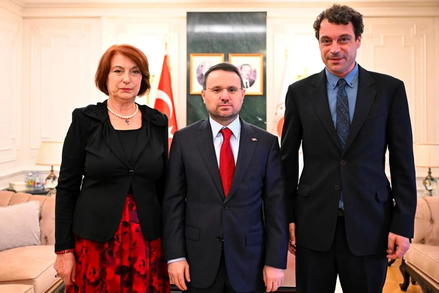 Bakan Gürlek, Uğur Mumcu’nun ailesiyle görüştü