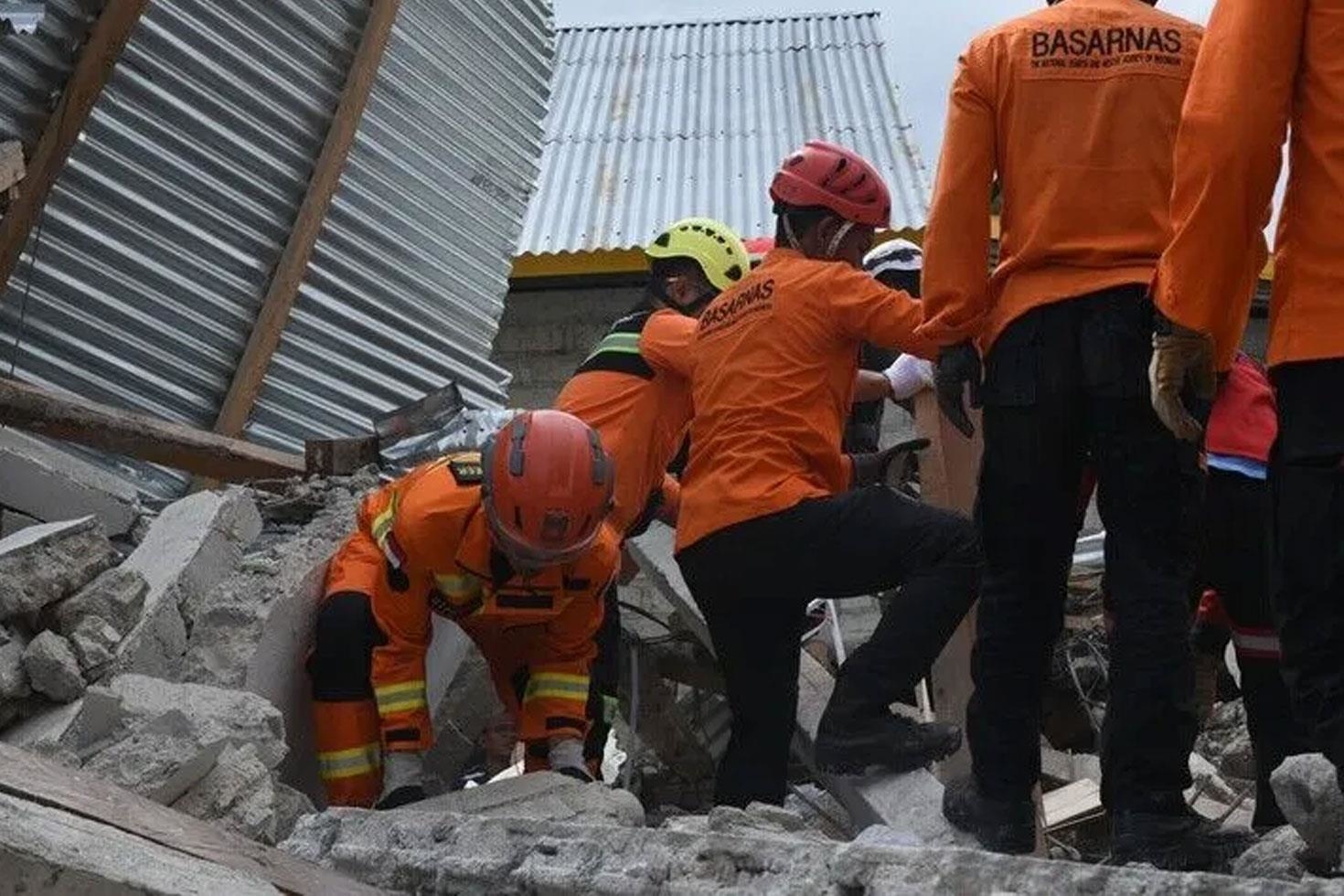77lik Depremin Bilancosu Agirlasiyor Binlerce Kisi Evsiz Kaldi 20159913 92 Jpg