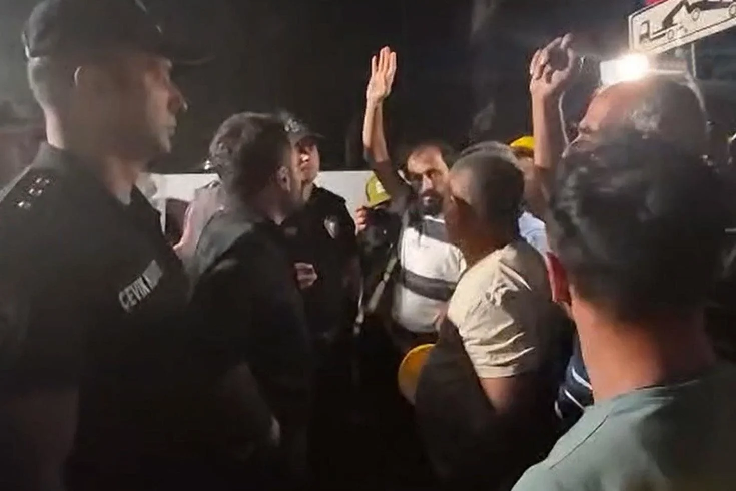 8 Gundur Eylemde Olan Madencilere Mudahale Gozaltilar Var 20153221 82 Jpg