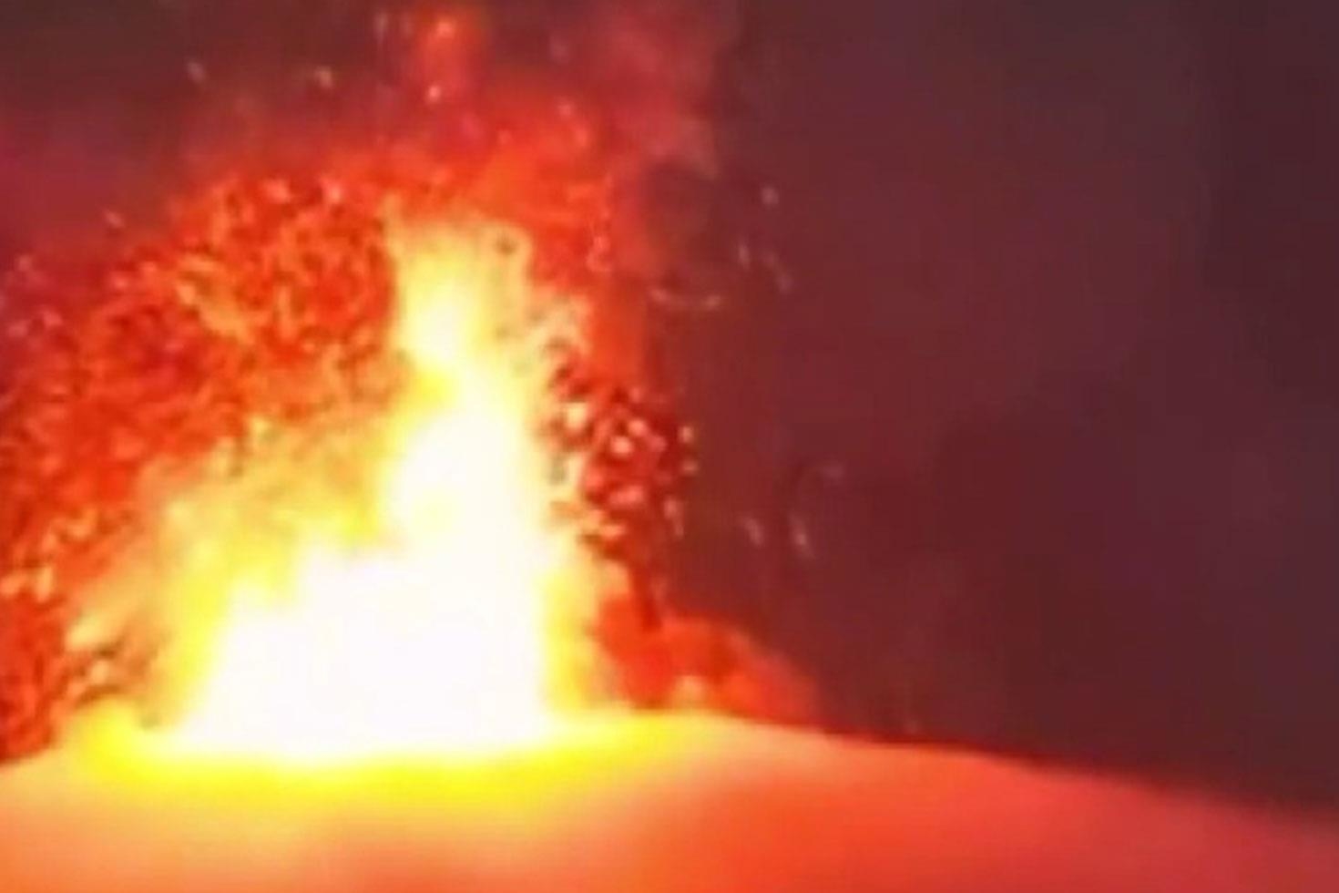 Fuego Yanardağı 8 sene sonra tekrar hareketlendi, bölgede 250 kişi tahliye edildi
