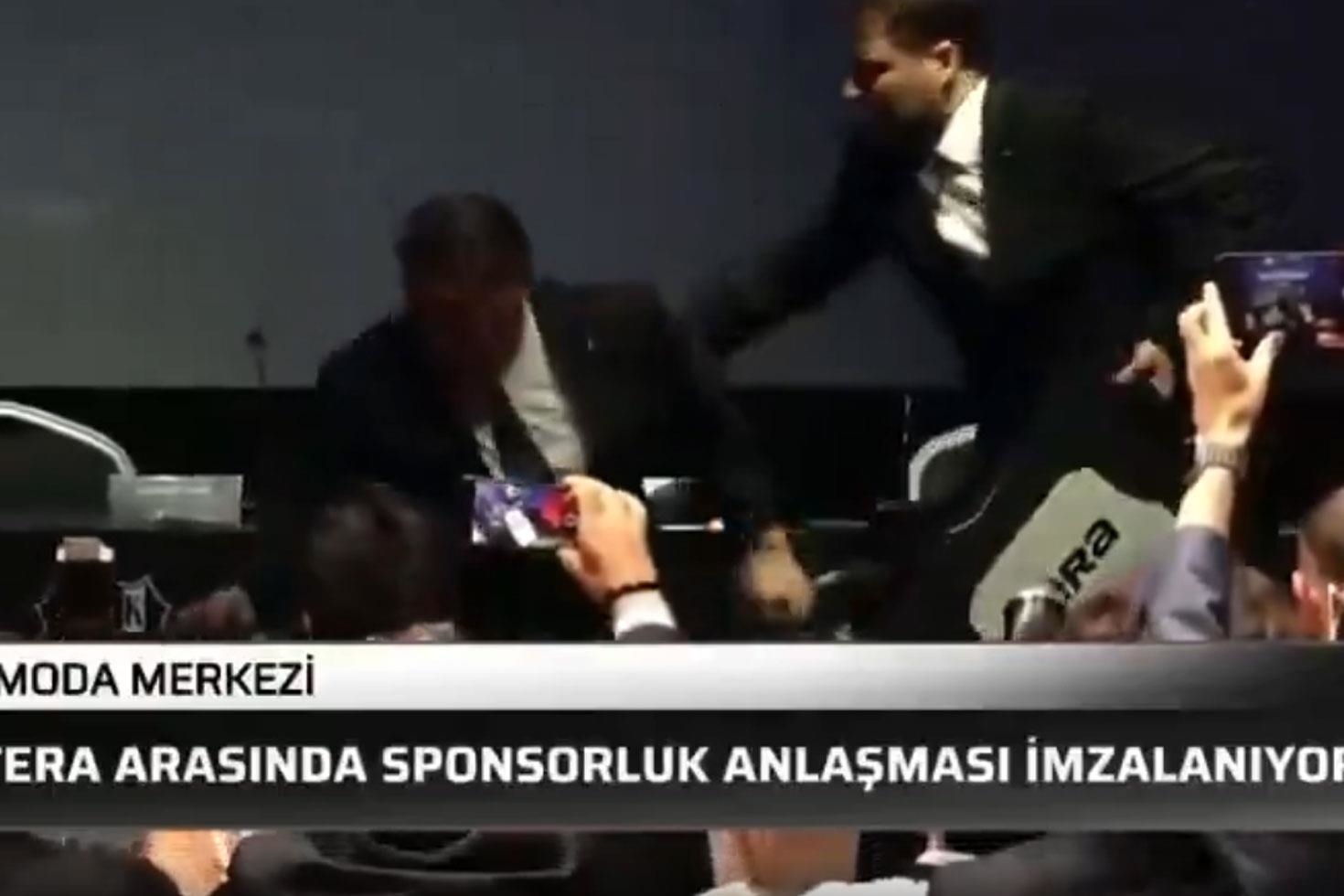 Adalinin Talihsiz Ani Basin Toplantisinda Yere Dustu 20152356 97 Jpg