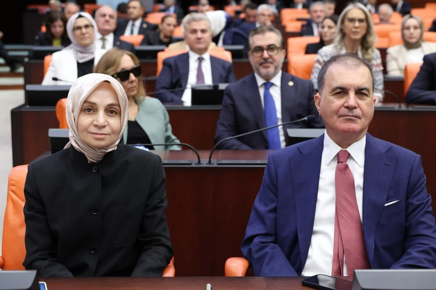 AK Parti Grup Başkanvekili Leyla Şahin Usta trafik kazası geçirdi, koruması ile birlikte yaralandı