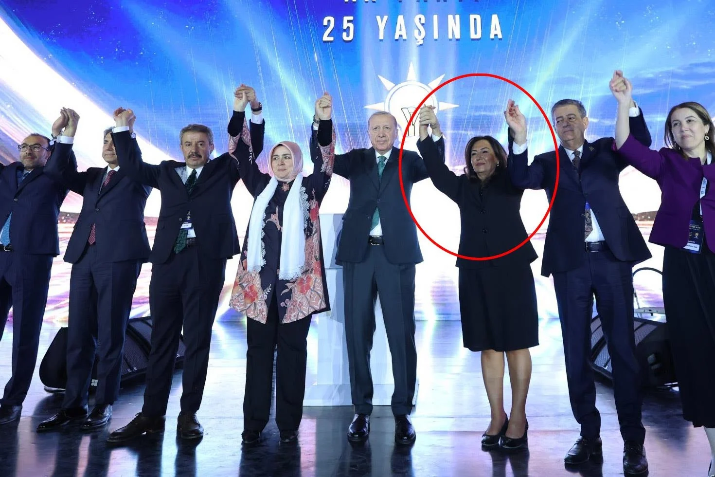Ak Partinin Ceyrek Asirlik Tarihinde Bir Ilk Yasandi 20146720 23 Jpg