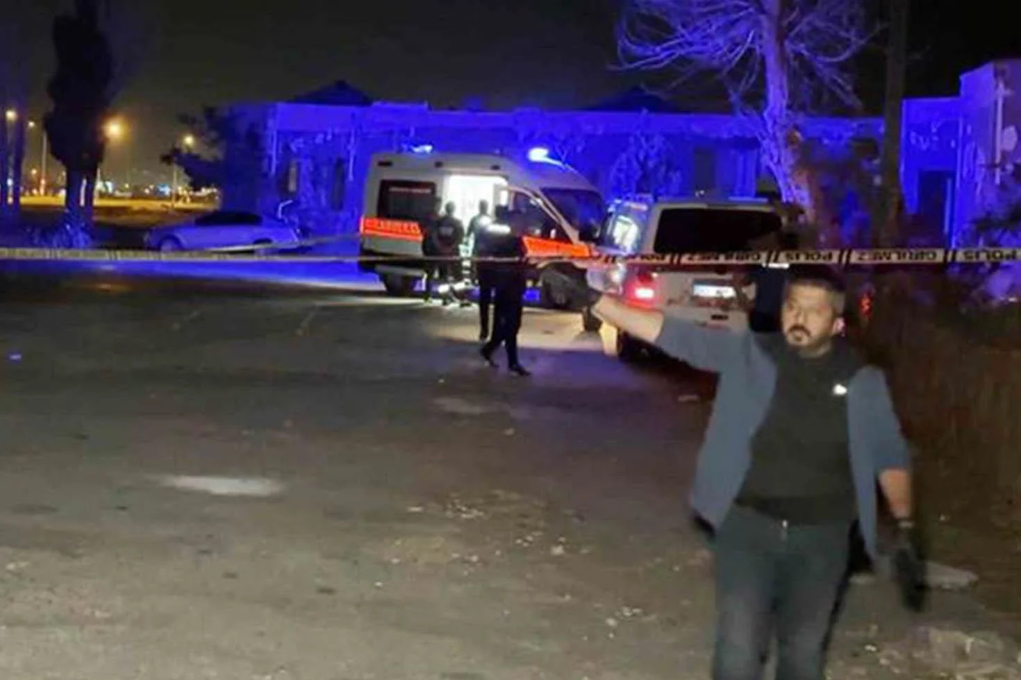 Aksarayda Gizemli Olum Saatlerdir Calisan Minibusten Cikarildi 20170542 69 Jpg