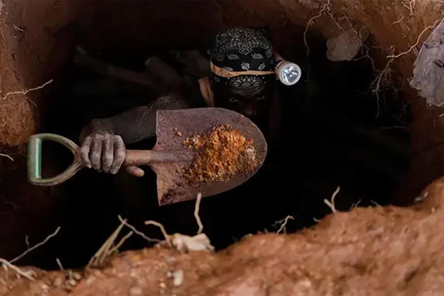Kamerun sınırında altın madeni çöktü: 100’den fazla ölü