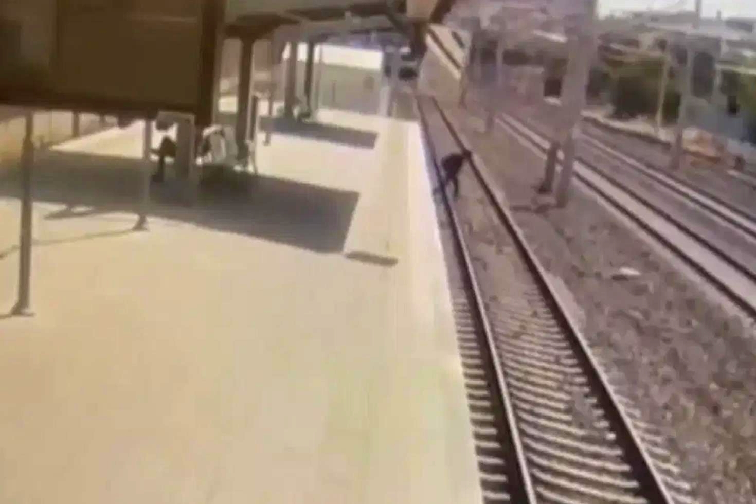 Ankara’da tren raylarına atlayan doktor yaşamını yitirdi