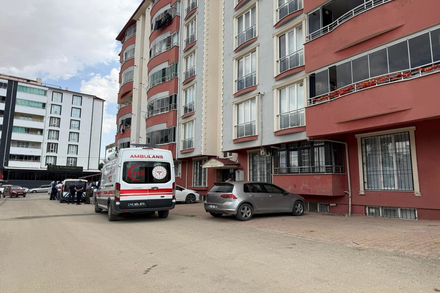 Uzaklaştırma kararına rağmen eski eşinin evine gidip dehşet saçtı