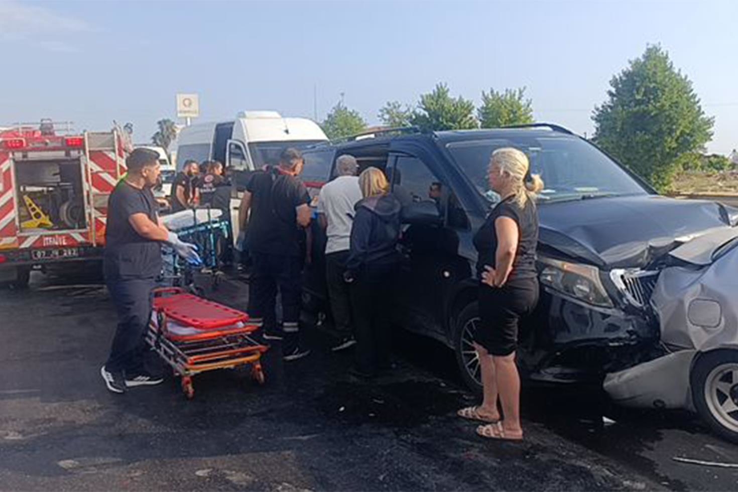 Manavgat’ta zincirleme kaza: 17 kişi yaralandı