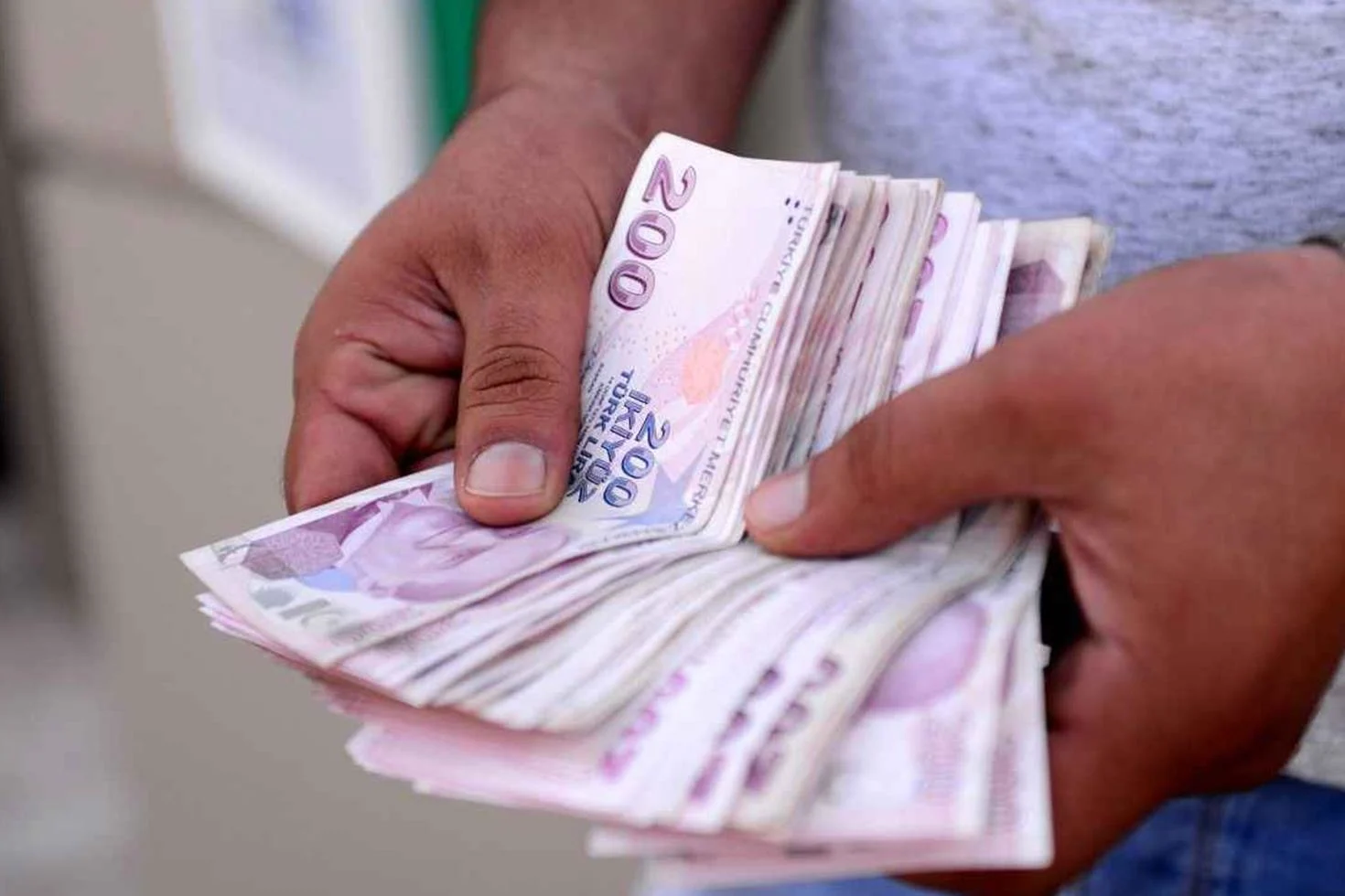 Sürücüler güne zamla başladı! Benzinin litresi bazı illerde 72 lirayı aştı