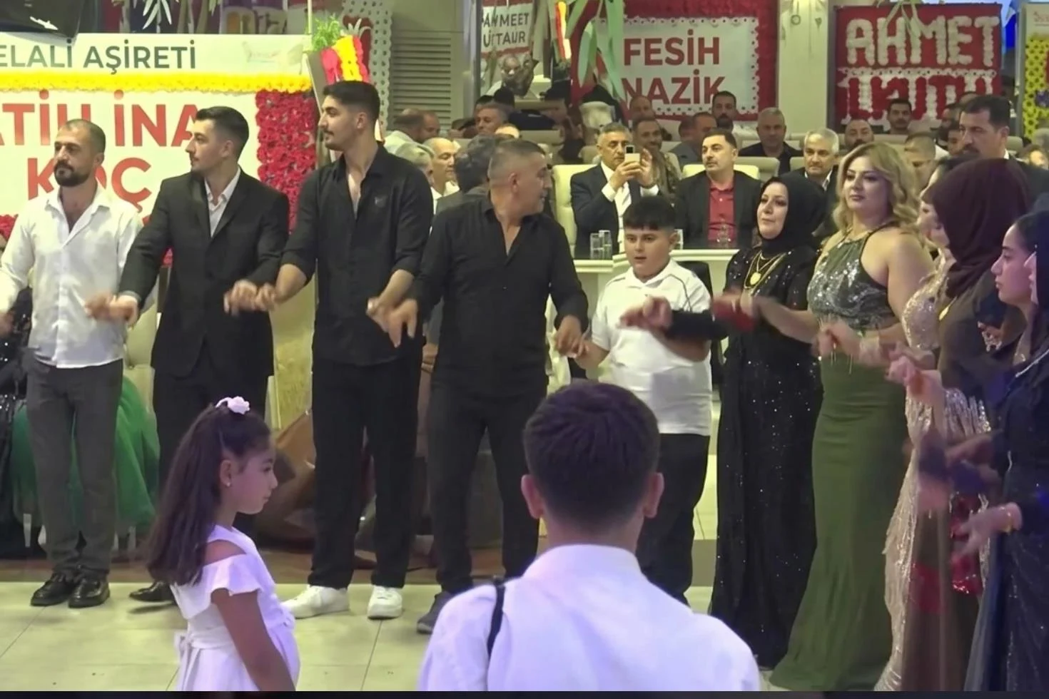 Asiretin Sunnet Dugununde Servet Iste Takilan Para 20147646 28 Jpg