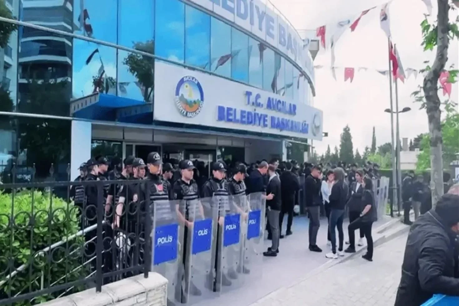 Avcılar Belediyesi’ndeki yolsuzluk soruşturmasında 12 tutuklama