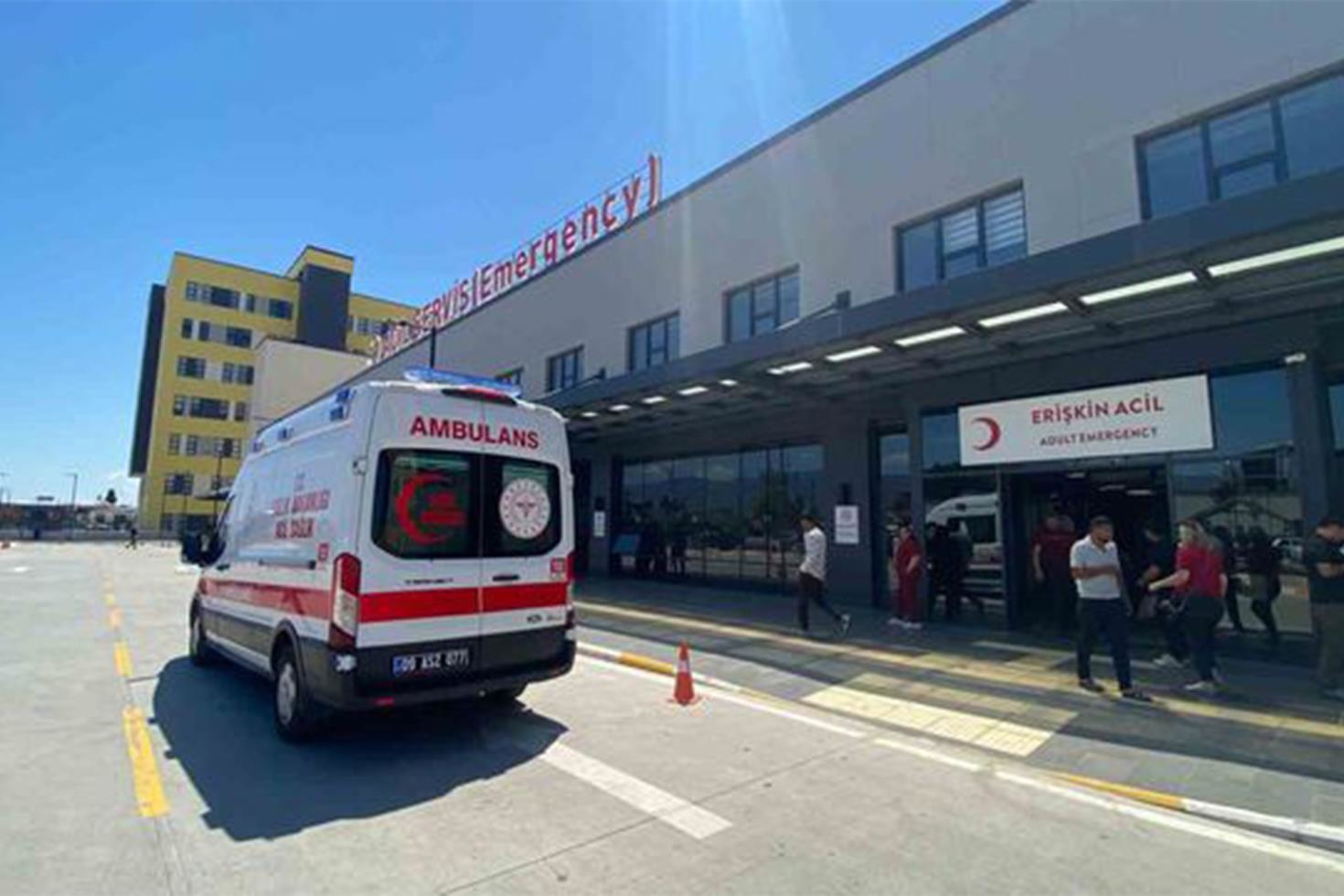 Aydın’da trafik ışıklarında satış yapan yaşlı kadın kamyonetin çarpması sonucu hayatını kaybetti