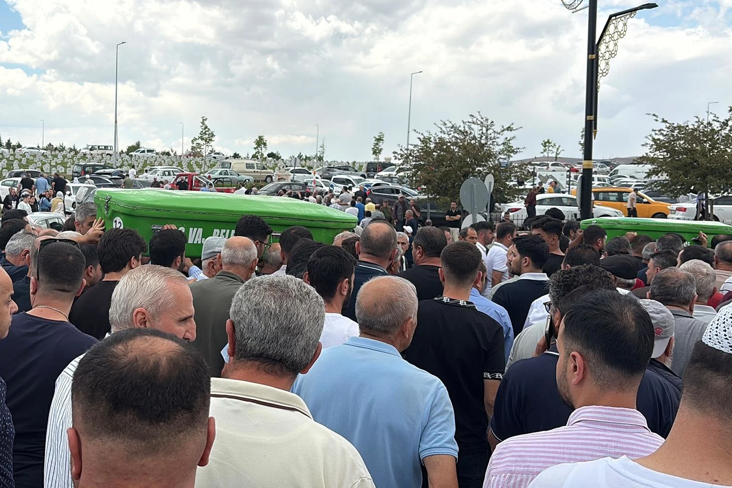 Aynı kaderi paylaştılar! Yan yana defnedildiler