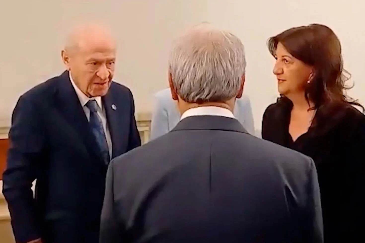 Bahçeli ile DEM Parti arasında samimi selamlaşma