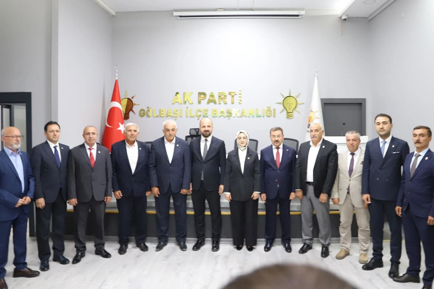 Gölbaşı’nda 6 CHP’li meclis üyesi AK Parti’ye geçti