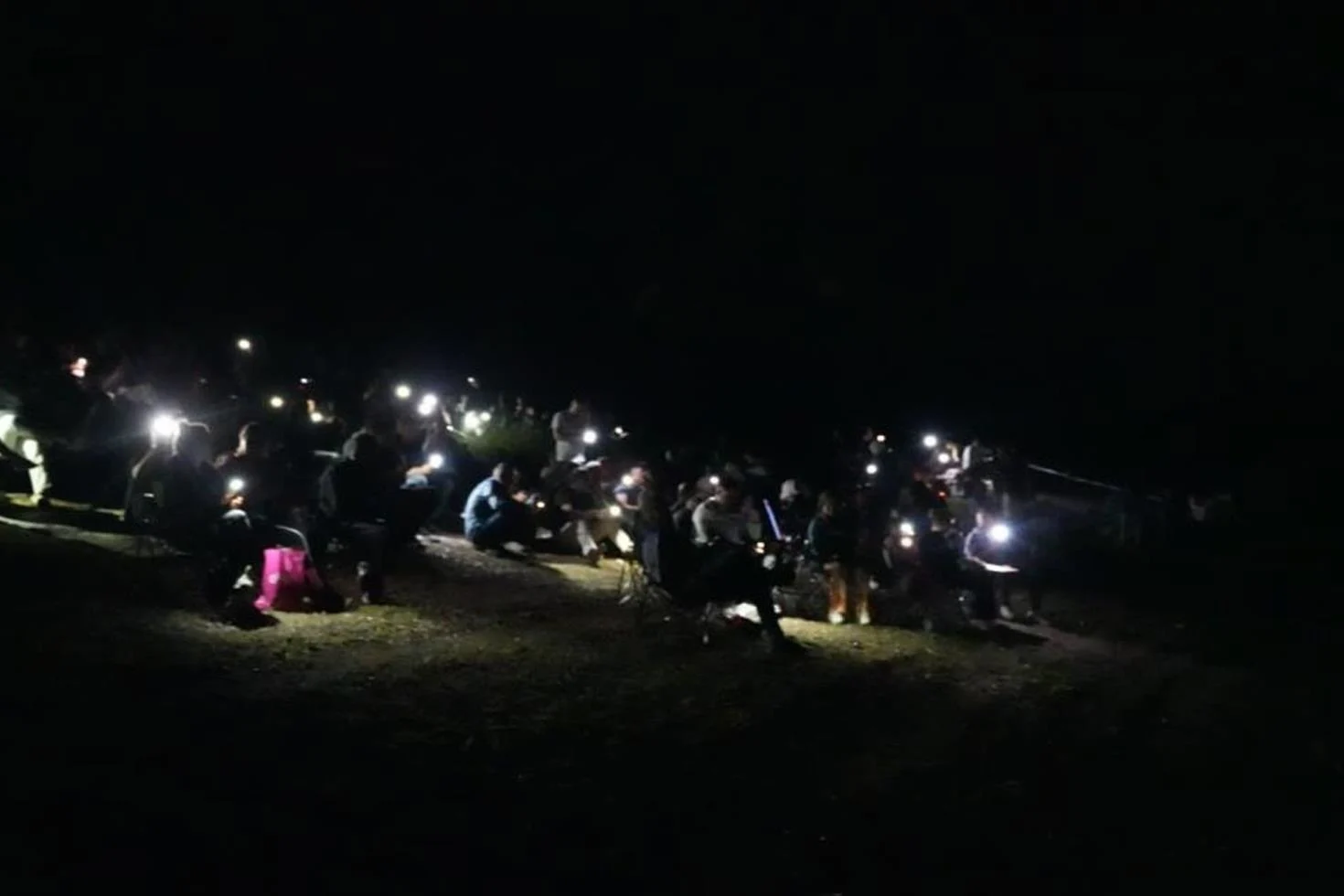 Binlerce kişi Perseid meteor yağmurunu izlemek için akın etti! Trafik kilitlendi, kilometrelerce yürüdüler