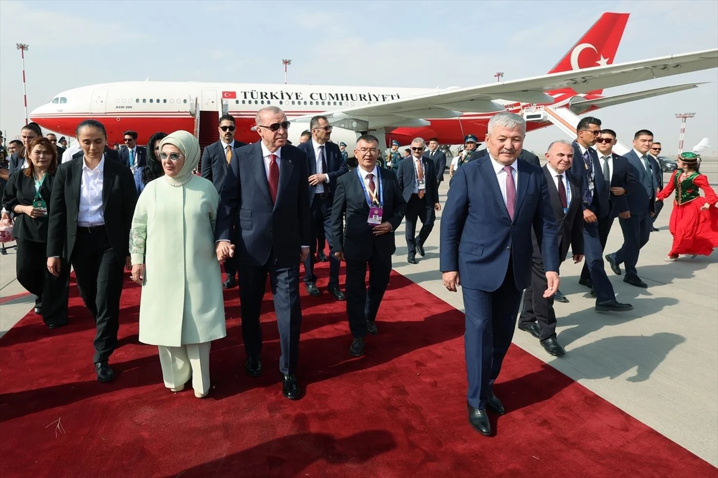 Cumhurbaşkanı Erdoğan’a Bişkek’te Dombra sürprizi