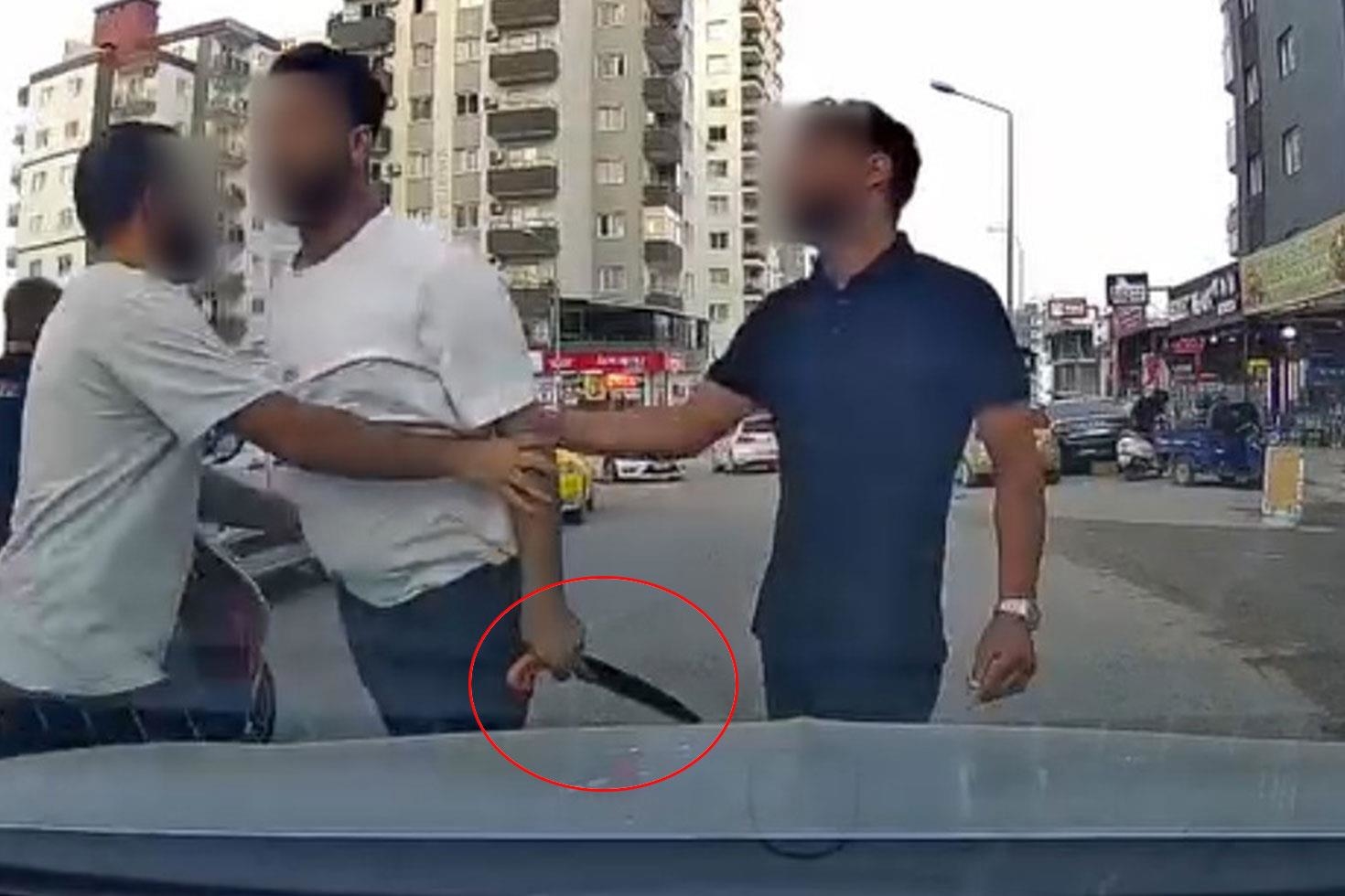Yol verme tartışmasında inanılmaz magandalık! Testereyle dehşet saçtı