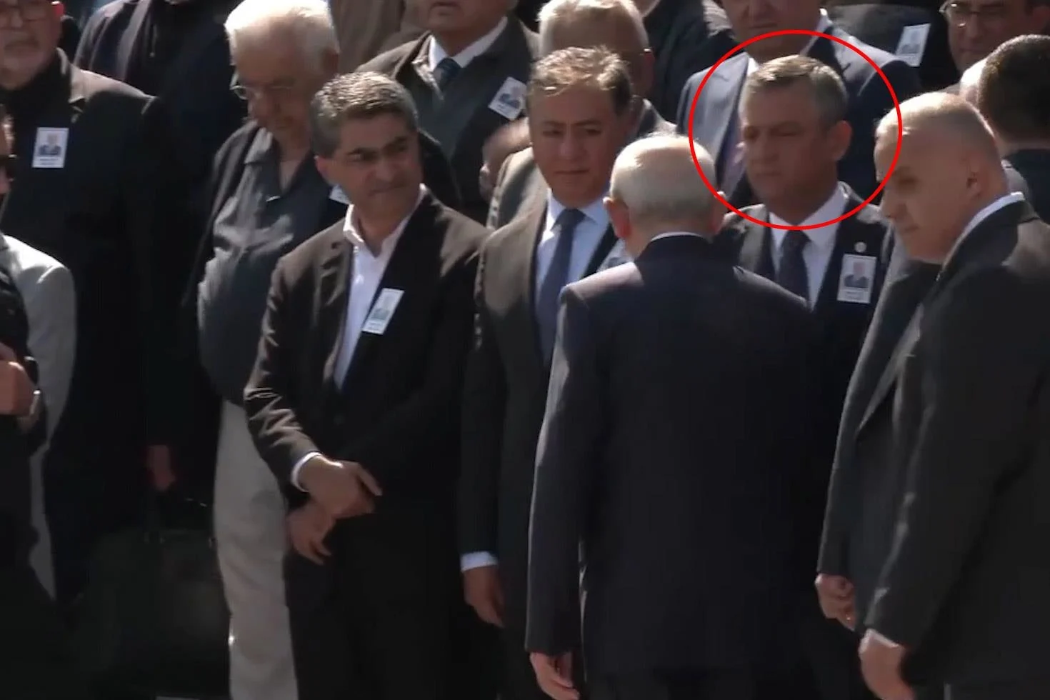Özgür Özel’in yüz ifadesi bomba: Kılıçdaroğlu ile böyle tokalaştı