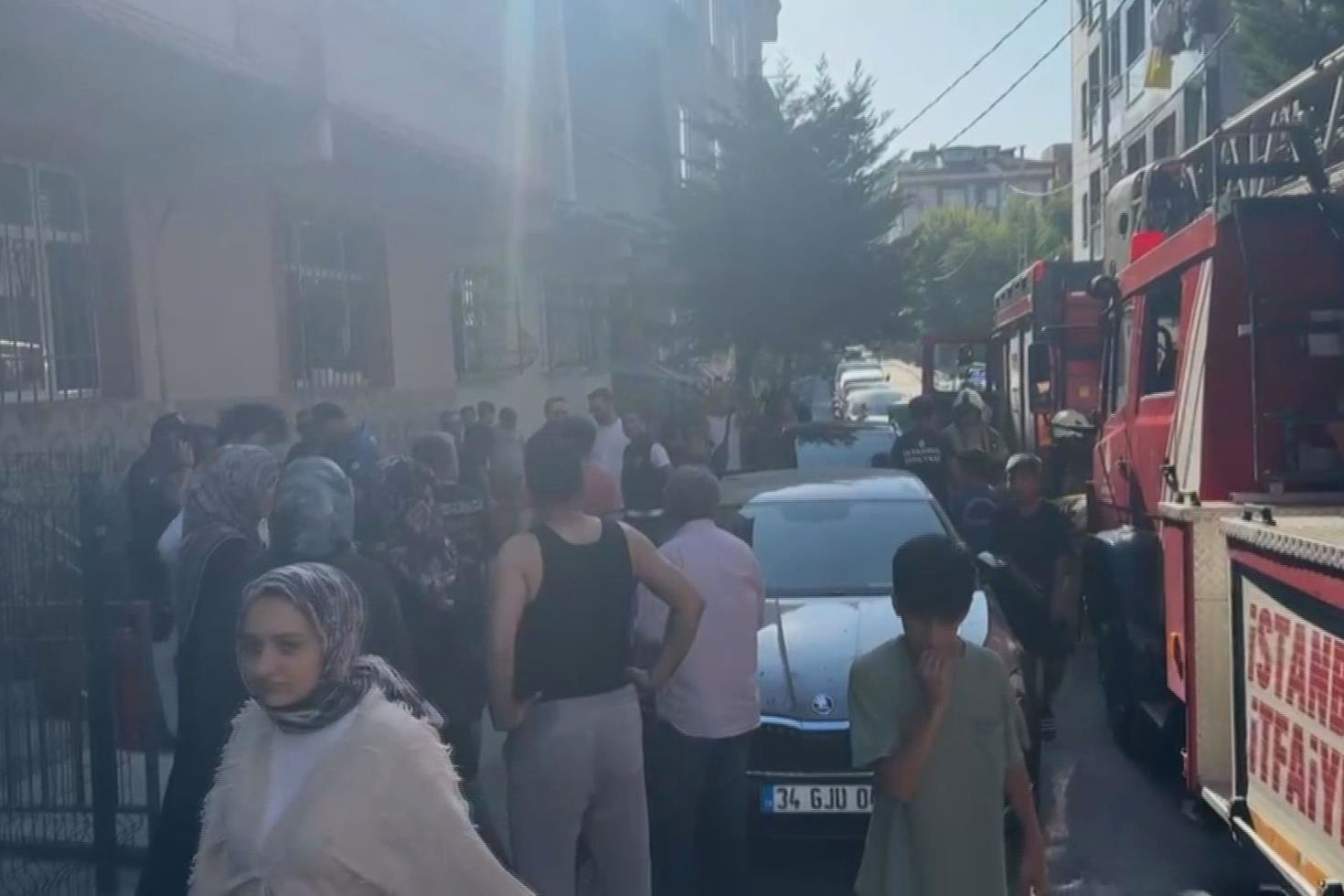 Deodorant kutusu bomba gibi patladı, evde yangın çıktı: 3 kişi yaralandı
