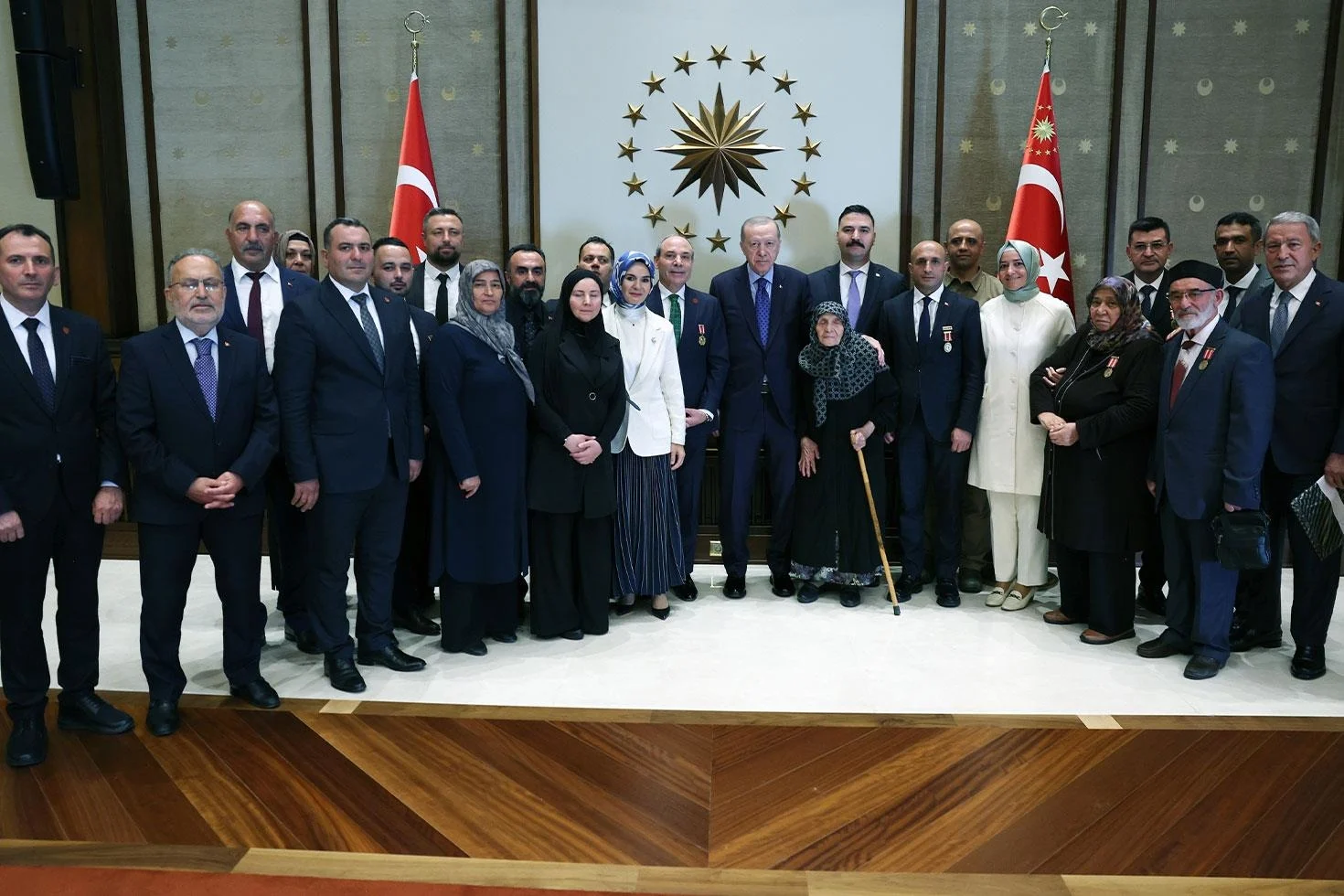 Cumhurbaşkanı Erdoğan, şehit aileleri ve gazileri kabul etti: Türkiye’yi bu sıkıntıdan ebediyen kurtaracağız