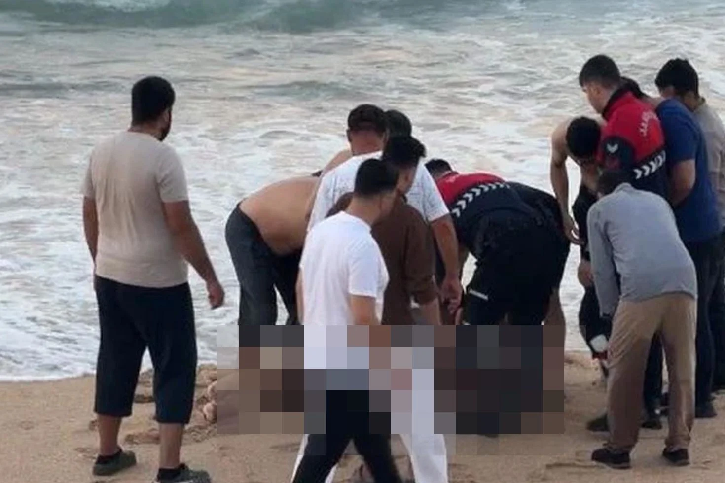 Arnavutköy’de dalga faciası: 58 yaşındaki adam hayatını kaybetti