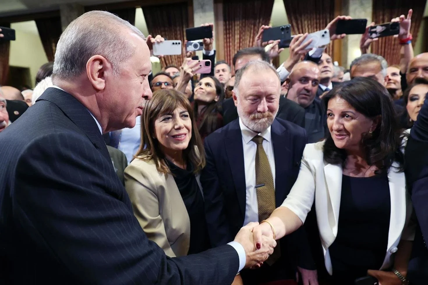 DEM Parti heyeti Erdoğan’la görüşmek için Külliye’de! Demirtaş dahil masada 5 konu var