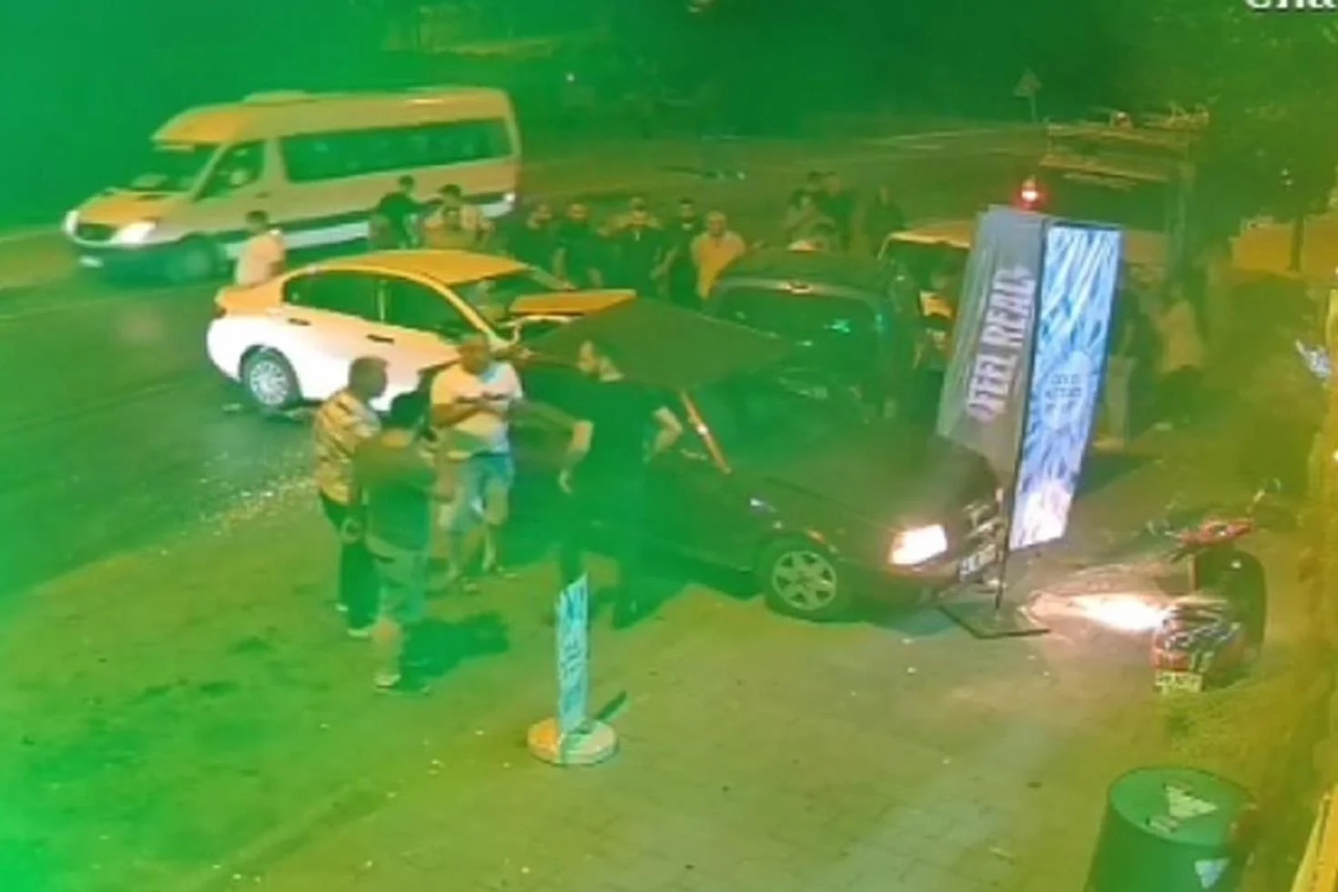 ‘Dur’ ihtarına uymadı, ortalığı savaş alanına çevirdi: Alkollü sürücü 4 aracı biçti