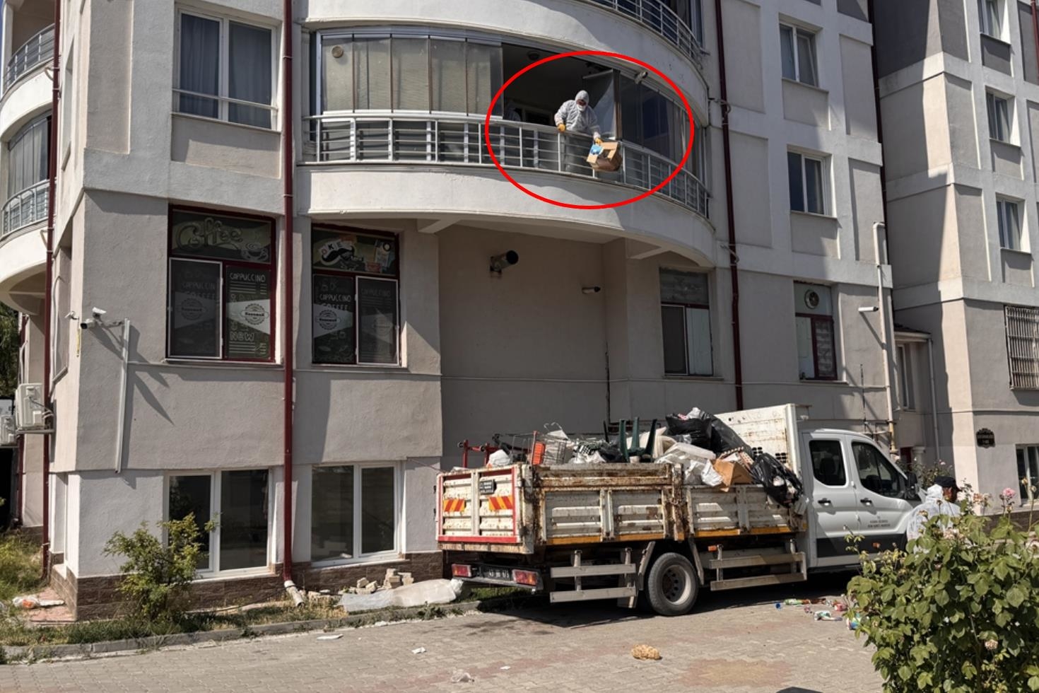 Emekli Profesorun Evinden Cikanlar Ekipleri Hayrete Dusurdu 20141385 19 Jpg