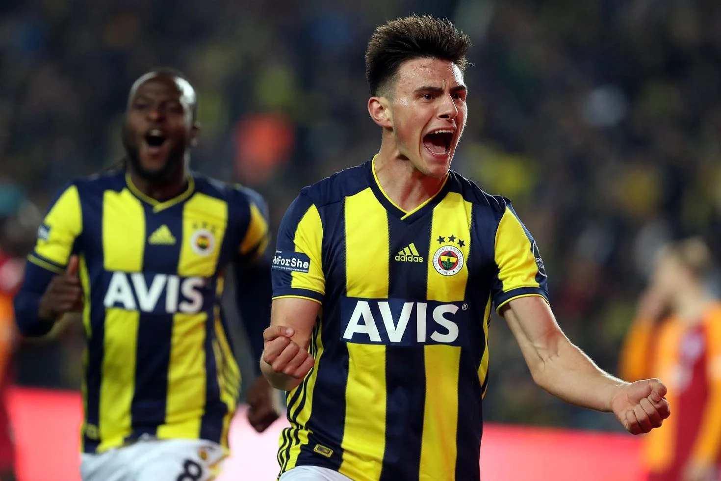 Eski Fenerbahçeli Eljif Elmas’tan sürpriz imza