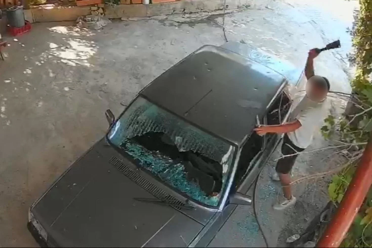 Eski sevgili satırla dehşet saçtı! O anlar kamerada