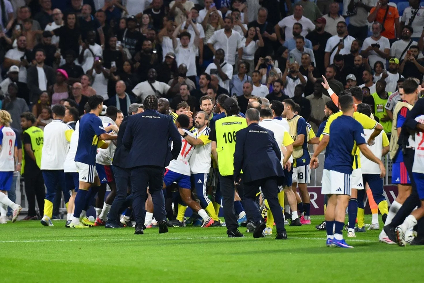 Fenerbahçe Lyon’u sadece Şampiyonlar Ligi’nden etmedi! Fransız ekibinde büyük kriz