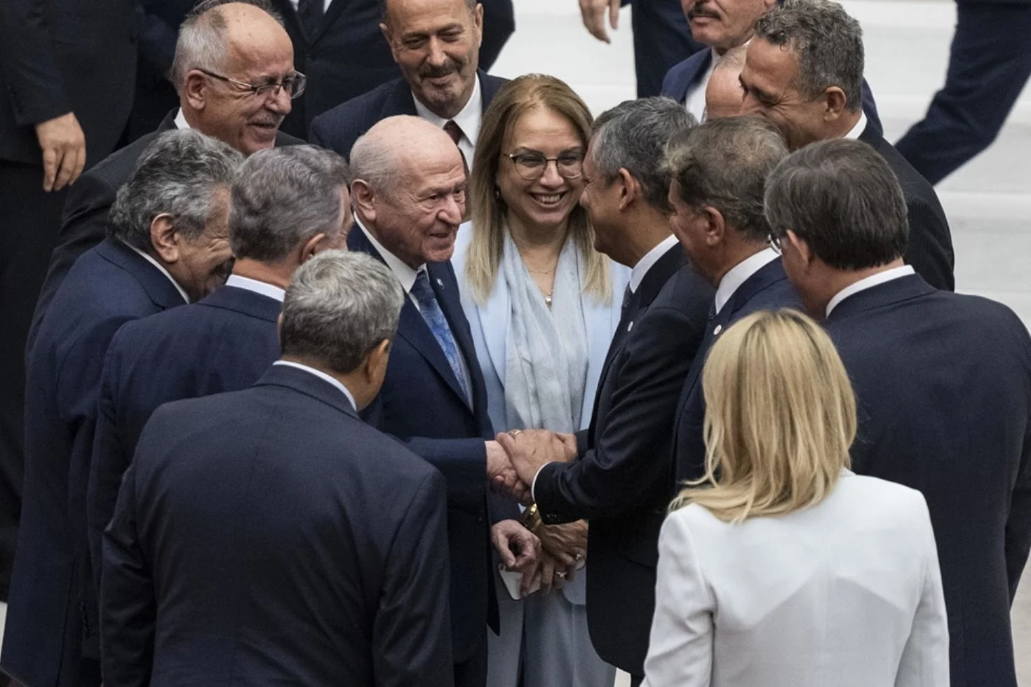 Bahçeli’den Özgür Özel’e: Bir gecede 91 milletvekiline nasıl ulaştınız?