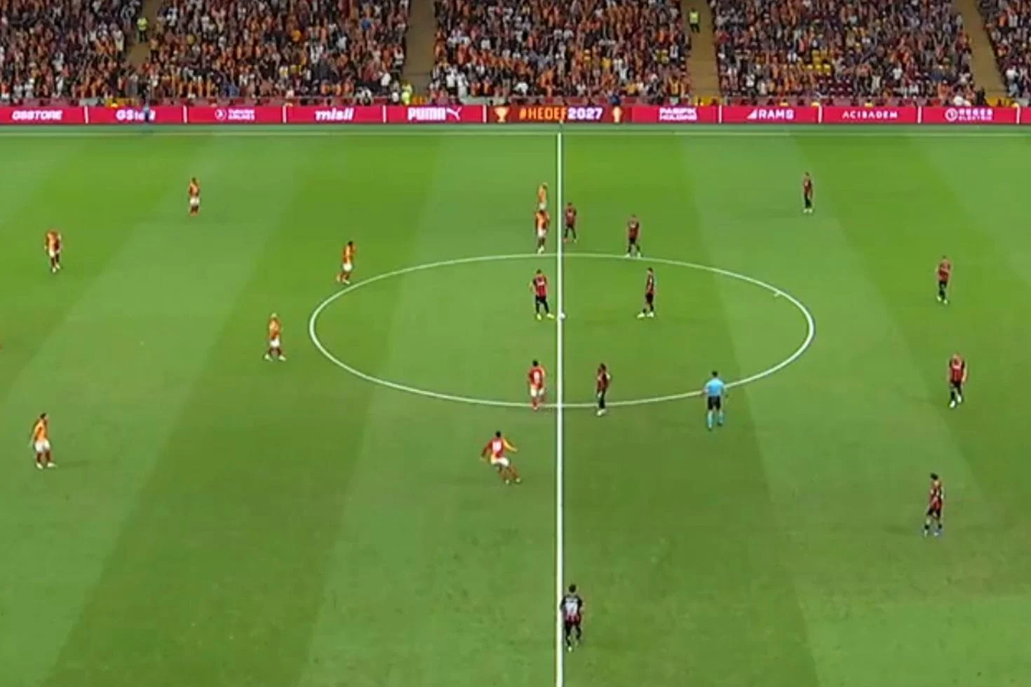 Galatasaray’ın yedek kulübesinde sıfır hücumcu