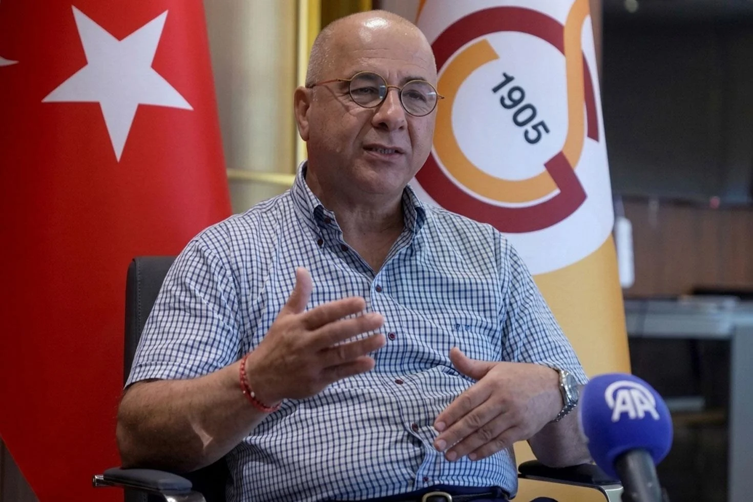 Galatasaray Yönetim Kurulu Üyesi Bora Bahçetepe’ye araba çarptı