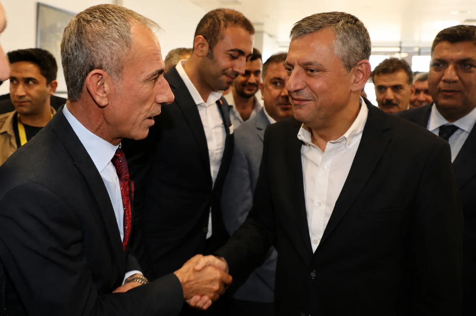 Gaziantep’te Yeni Partili vekili bıçaklayan ismin de YENİ Parti saflarına geçtiği ortaya çıktı