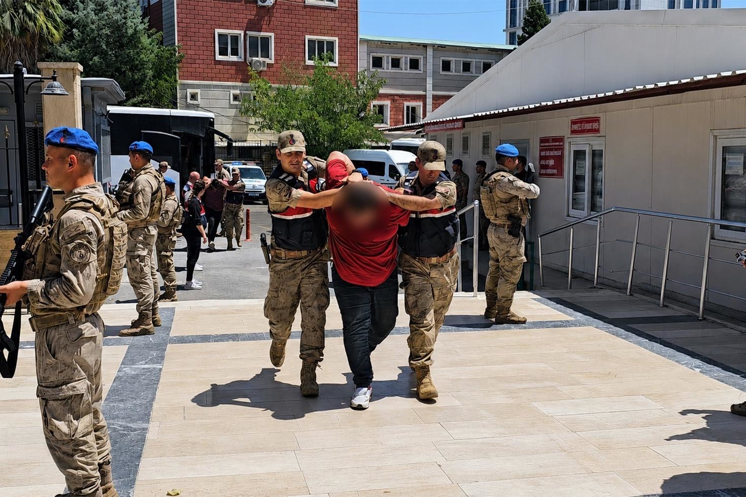 Şanlıurfa’da film gibi gasp: Sahte jandarma kıyafetiyle 13 kilo altın çaldılar