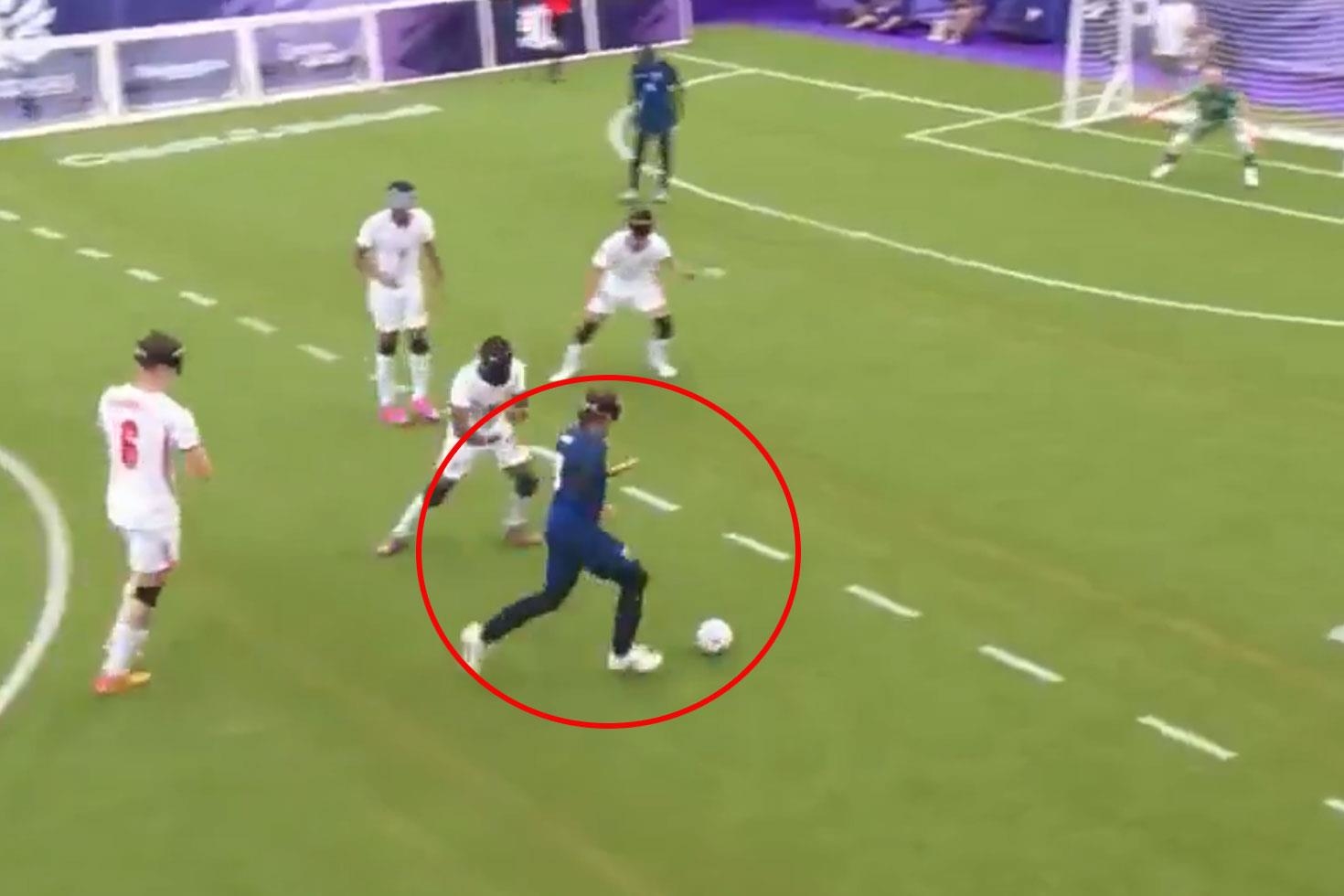 Görme engelli futbol maçında atılan gole bakın