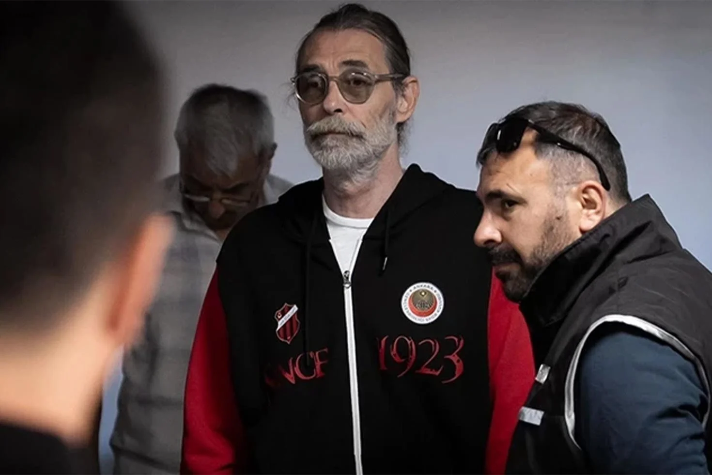 Etimesgut Belediye Başkanı Erdal Beşikçioğlu görevden uzaklaştırıldı