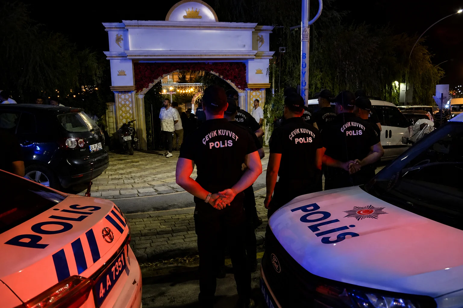 Halay Cekerken Birbirlerine Girdiler Sebebi Evlere Senlik 20188685 31 Jpg