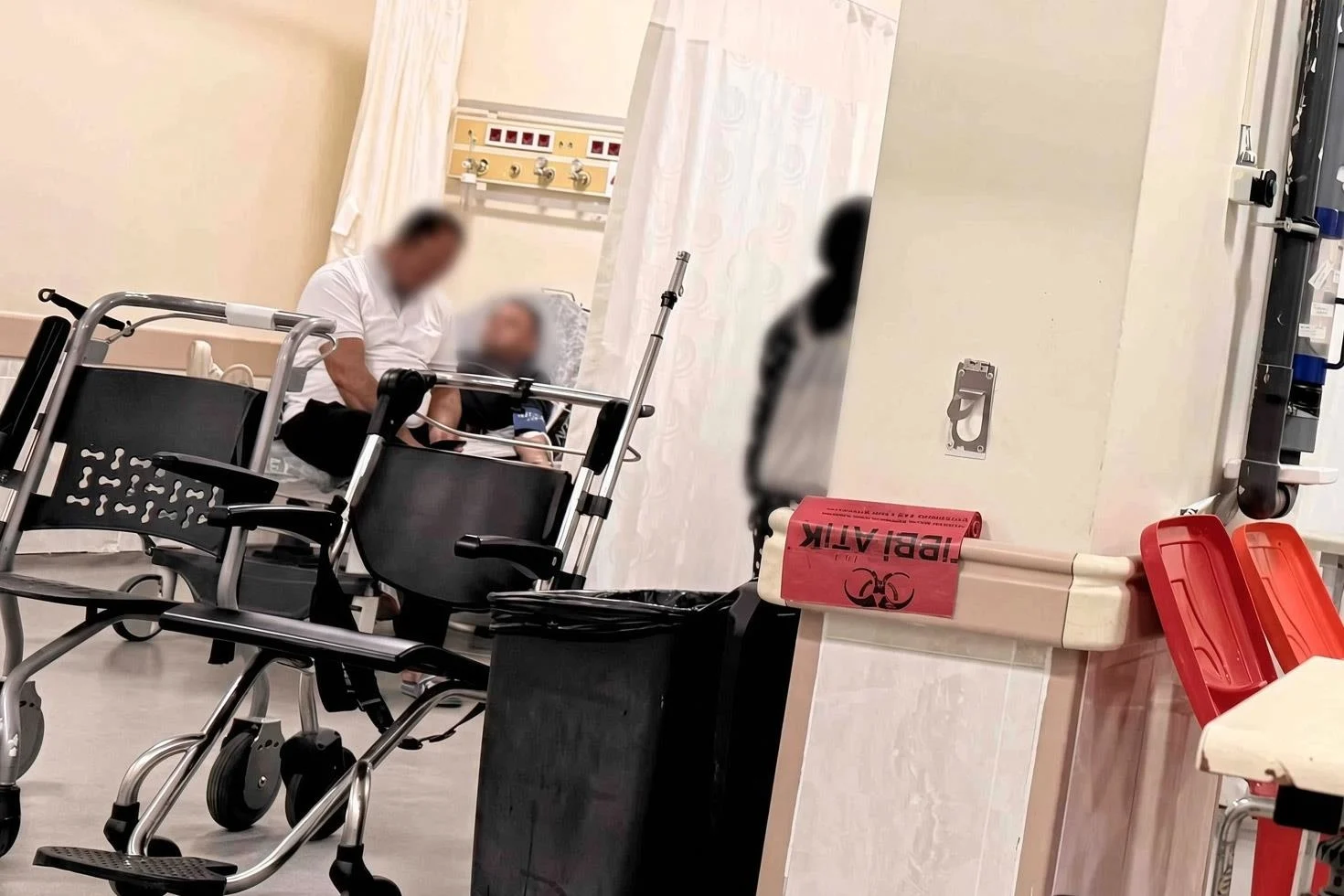Hastanenin Aciline Giden Vali Yardimcisindan Manidar Paylasim 20170987 47 Jpg