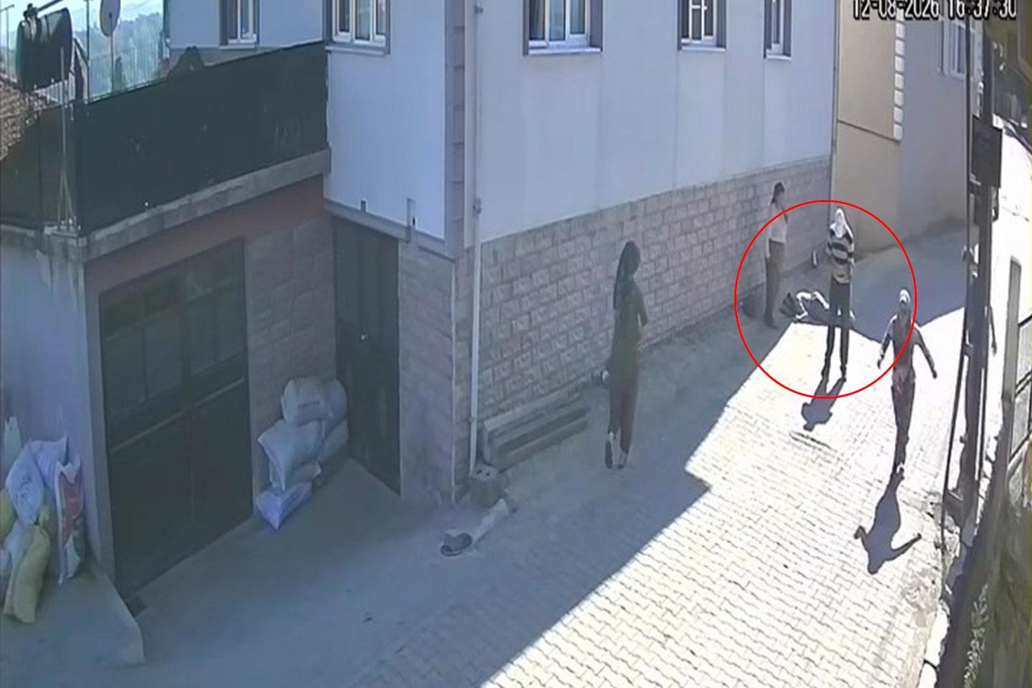 Balkondan düşen 64 yaşındaki yaşlı kadın hayatını kaybetti