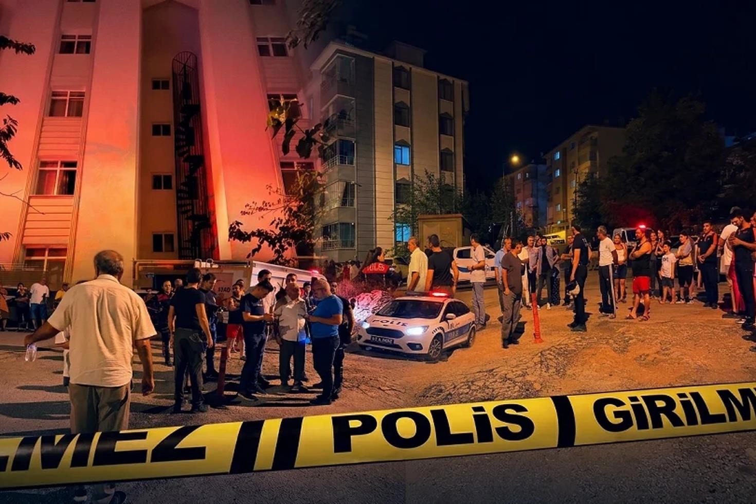 Temel kazısı faciaya davetiye çıkardı: 5 katlı bina boşaltıldı