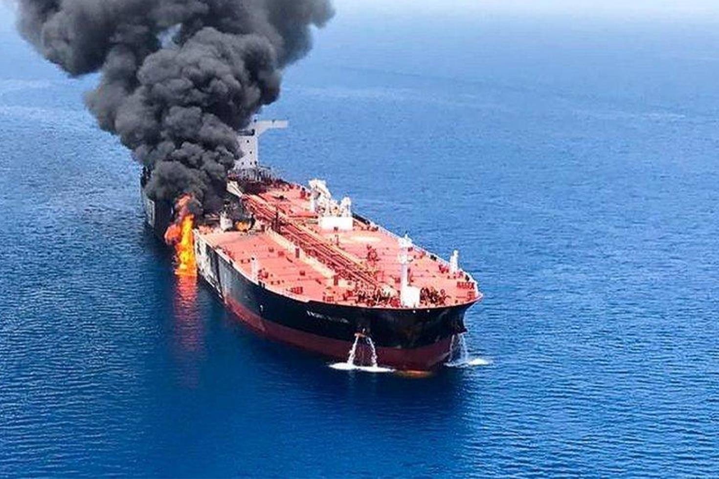 Hürmüz Boğazı’nda tankere saldırı: Yangın söndürüldü