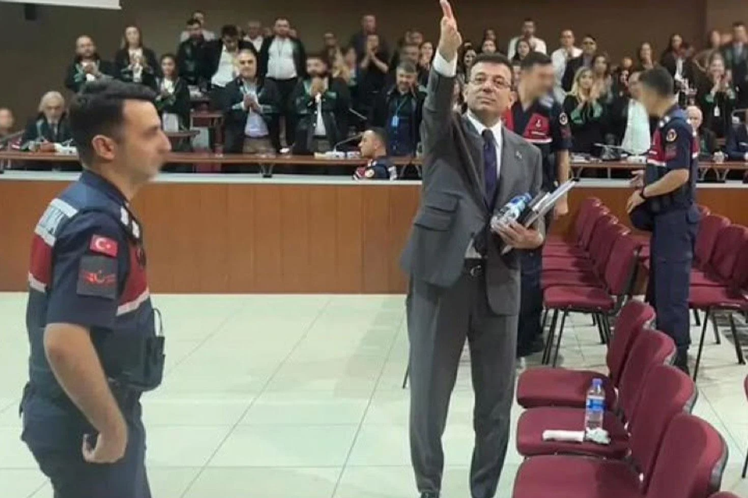 İBB davasında İmamoğlu ile ‘rüşvet istediği’ iddia edilen sanıklar arasında büyük yüzleşme: Alçak adam…