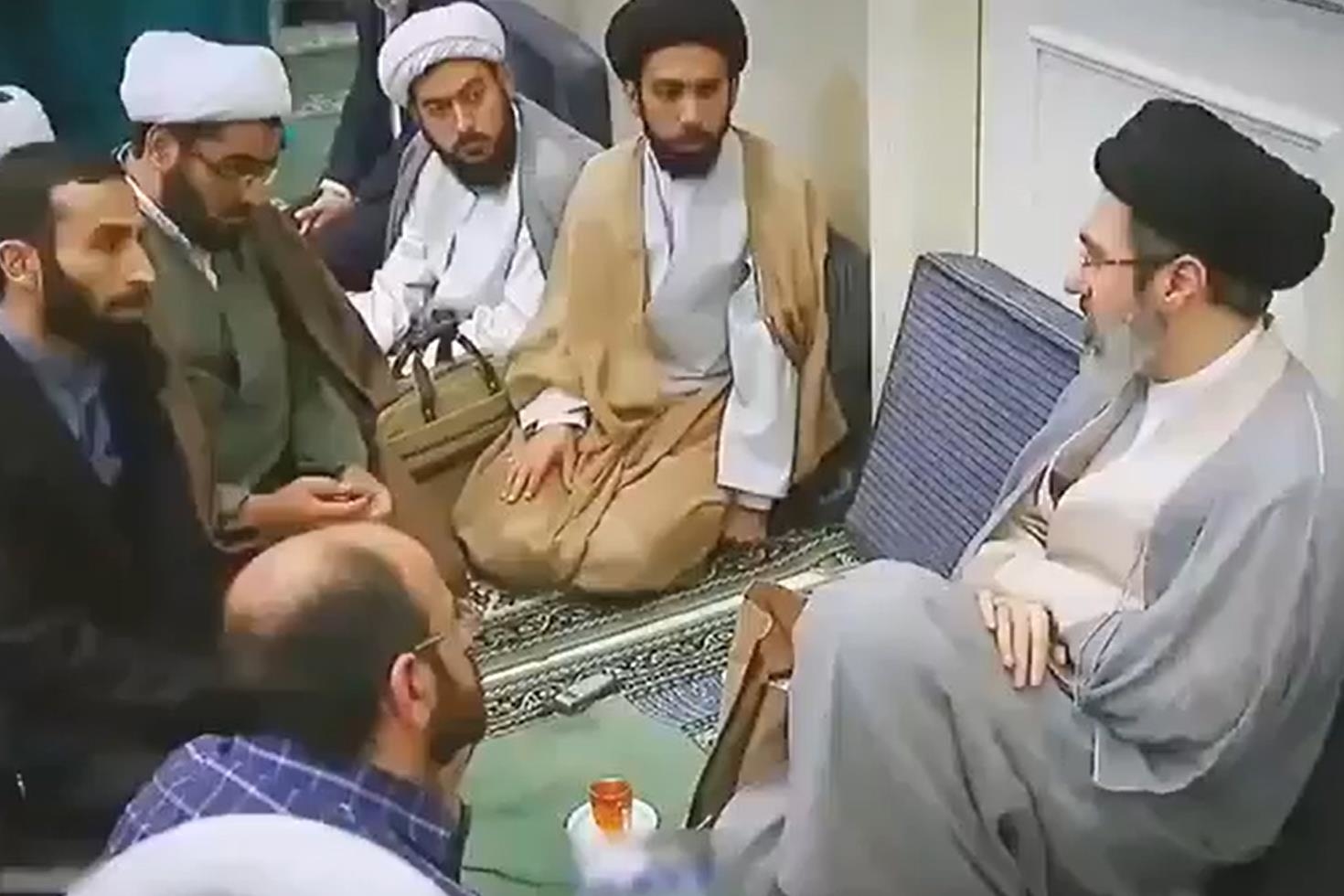 Iran Sessizligini Bu Goruntuyle Bozdu Kafalar Daha Da Karisti 20129347 75 Jpg