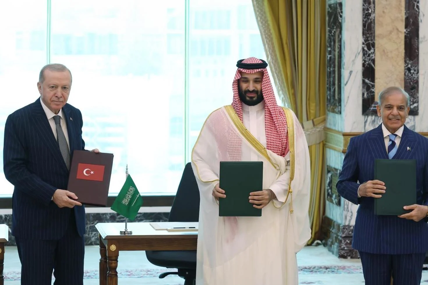 Irandan Uclu Savunma Paktina Olay Yorum 20131282 93 Jpg