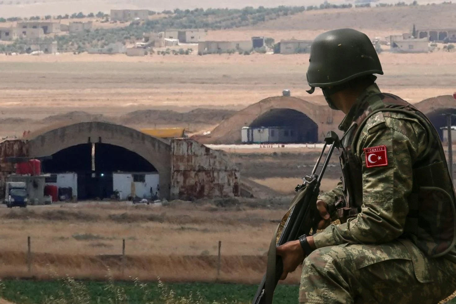İsrail’in 8 kez vurduğu üste Türk askeri var mı? Suriye açıkladı