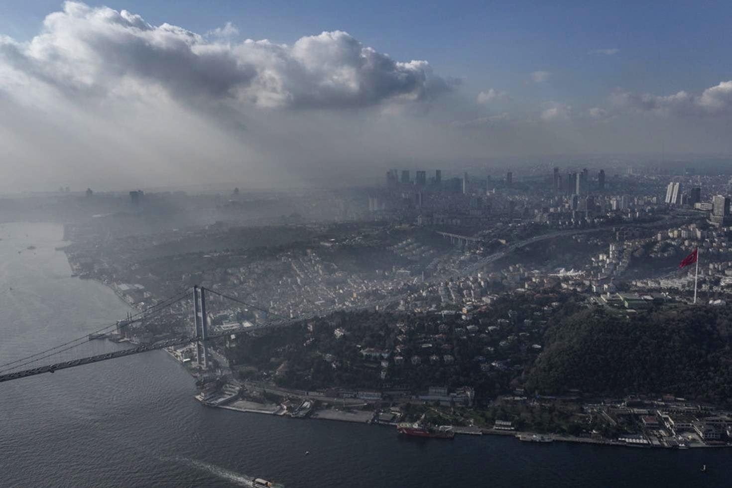 İstanbul’da cuma sürprizi! Sıcaklık sert düşecek, sağanak başlayacak